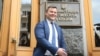 Тодішній ще радник президента України Володимира Зеленського з юридичних питань Андрій Богдан під час брифінгу після завершення консультацій Зеленського з лідерами фракцій та груп парламенту щодо розпуску парламенту. Київ, 21 травня 2019 року