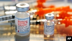 Вакцины от коронавируса Moderna и Pfizer 
