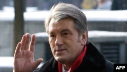 Президент України Віктор Ющенко на виборчій дільниці у Києві. 7 лютого 2010 року
