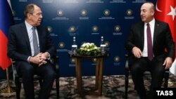 Թուրքիա- ՌԴ արտաքին գործերի նախարար Սերգեյ Լավրովը (ձախից) և Թուրքիայի արտգործնախարար Մևլութ Չավուշօղլուն (աջից), արխիվ
